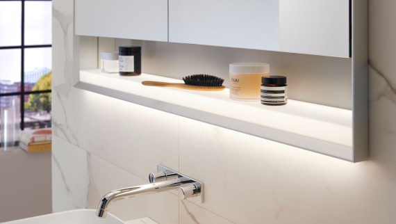 Geberit ONE spiegelkast met ComfortLight en verlichte nis Geberit ONE spiegelkast met ComfortLight en verlichte nis